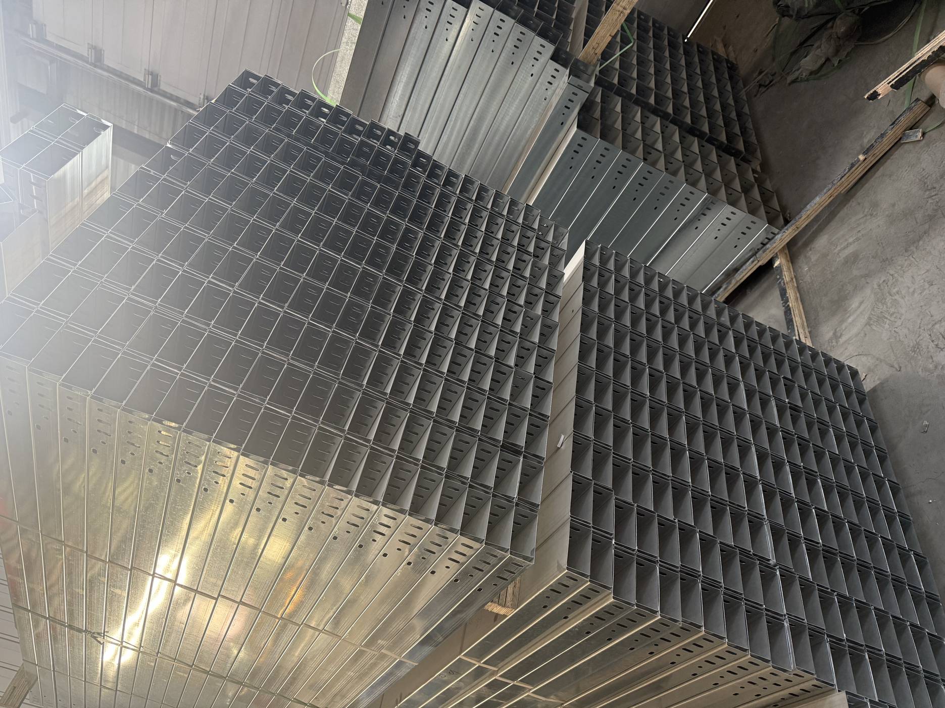 赤峰市金属桥架室外桥架 - 一站式服务